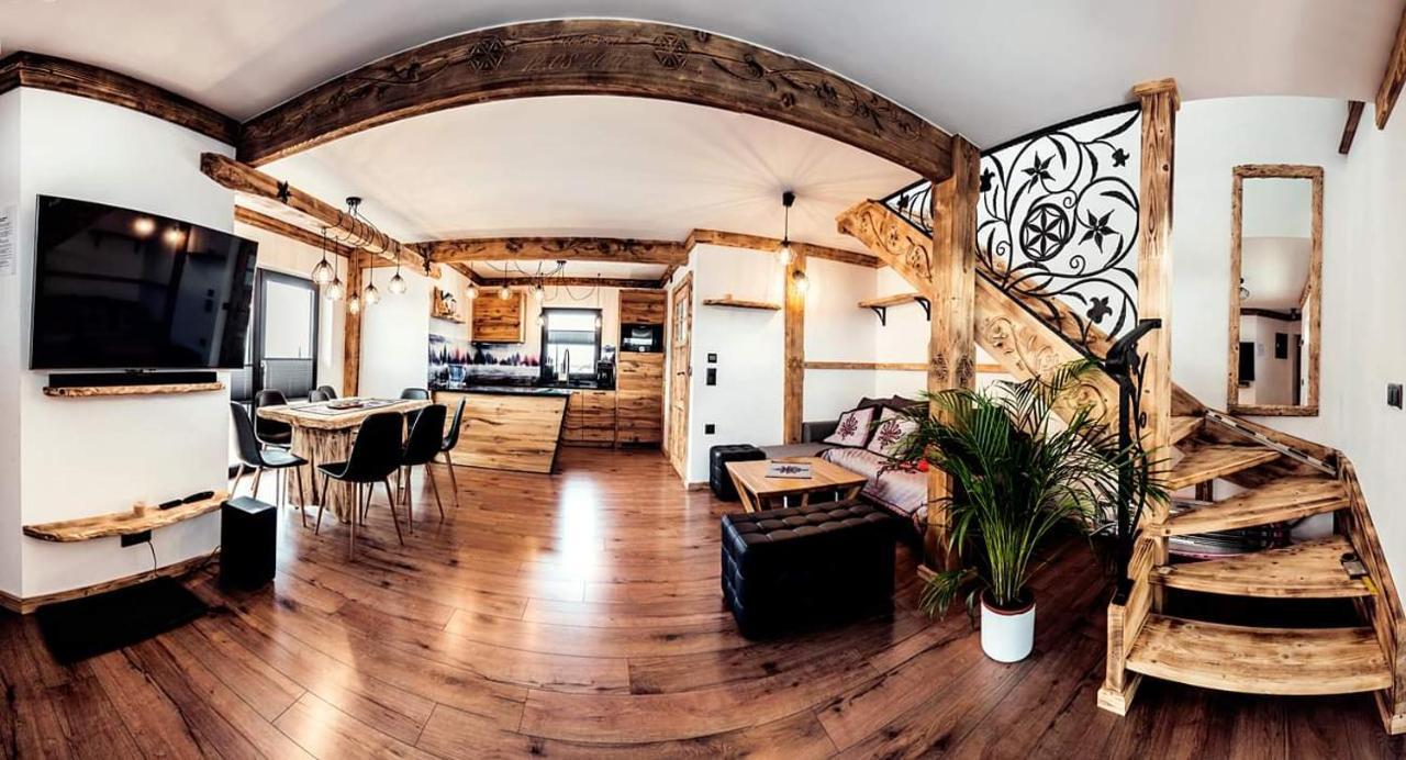 Laura Resort - Luxury Chalets Z Jacuzzi 샤플라리 외부 사진